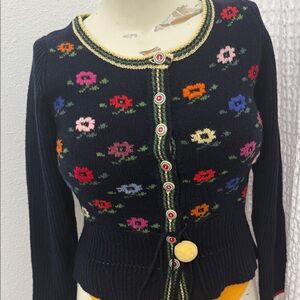 Gemilona Medium 100% Lambswool Floral Sweater Cardigan with Unique Buttons